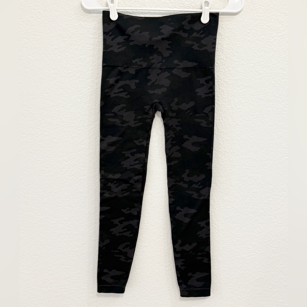 Spanx Look At Me Now Seamless Camouflage Leggings